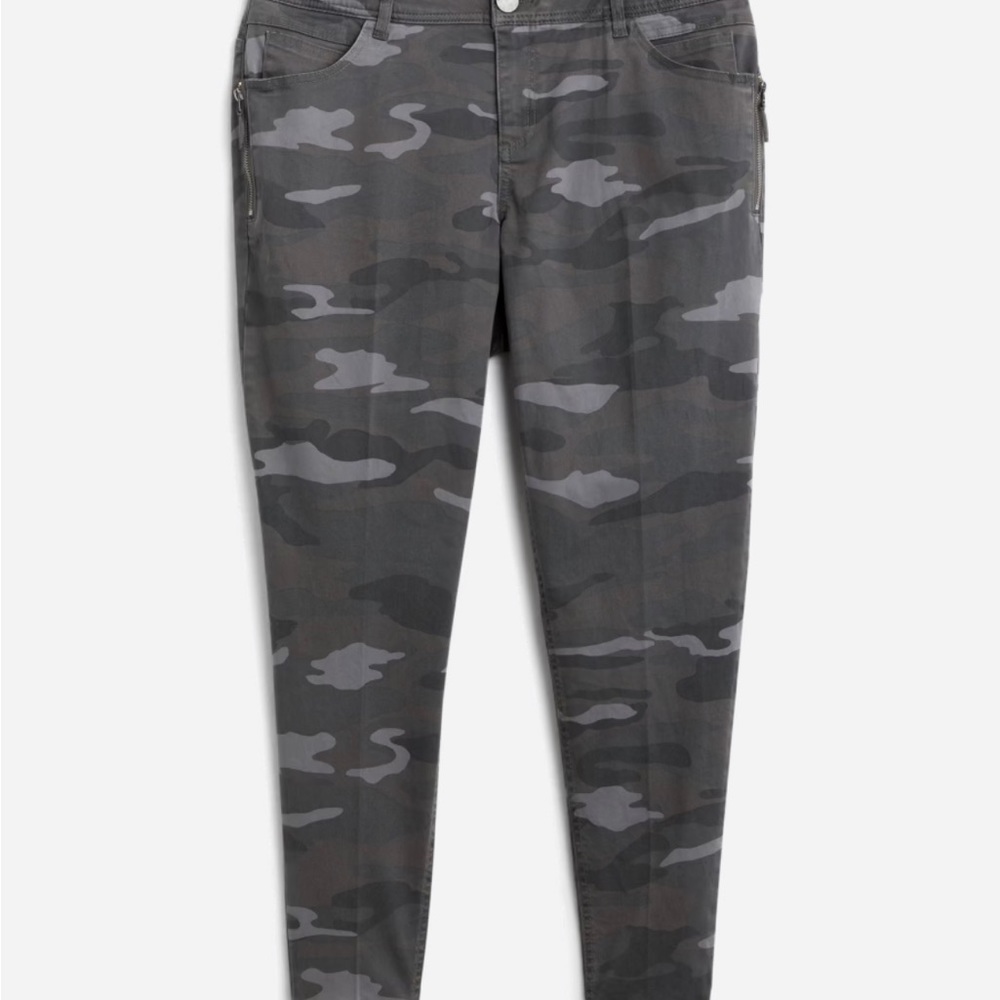 Women’s Size 18W Democracy Tilda Zipper Detail Skinny Pant Camo